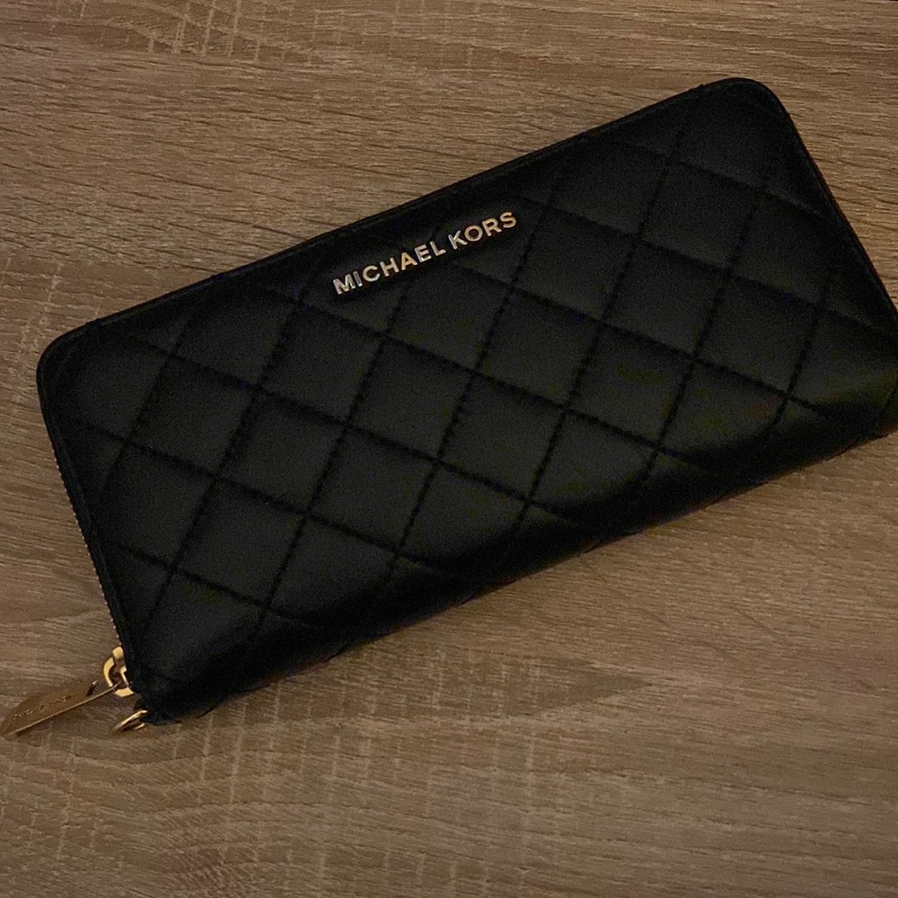 Quilted Michael Kors zip around wallet